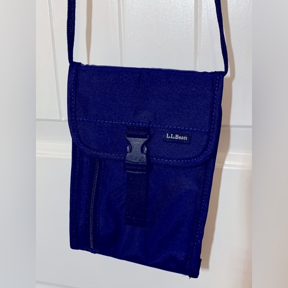5/$25 Item L.L. Bean Blue Wallet Purse 8”HX 5.5”L Crossbody - Picture 1 of 5